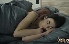 Filme Porno Cu Stil Si Amantul Rominesti Un Mos Fute O Bruneta Curva Sub Paturica